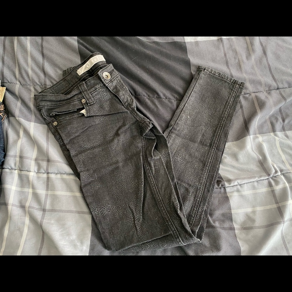 Refuge “snakeskin” black skinny jeans. Size 3